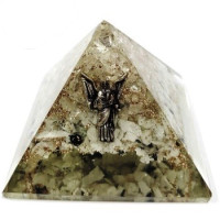 pirâmide orgonite pedra da lua e quartzo – 7 x 7