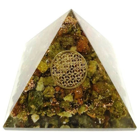 pirâmide orgonite epídoto – 7 x 7